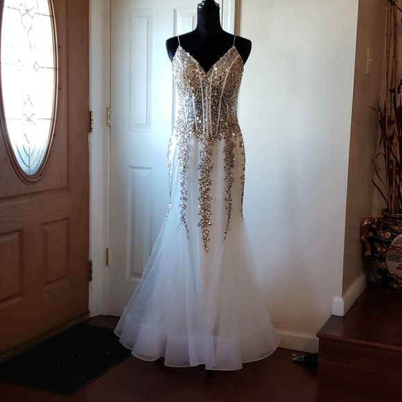 JOVANI WHITE GOLD & SILVER DRESS 👗 - Picture 2 of 8